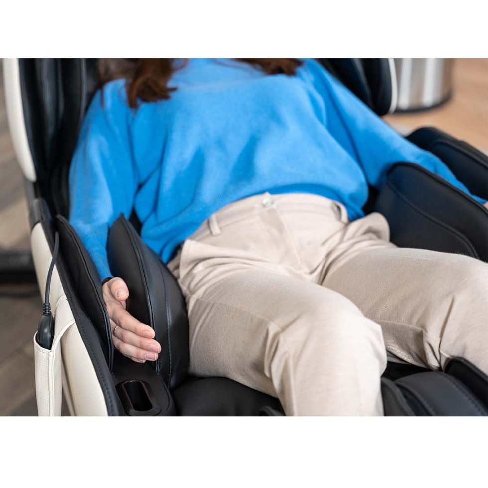 Fauteuil MSW-310 Pro en position allongée avec femme
