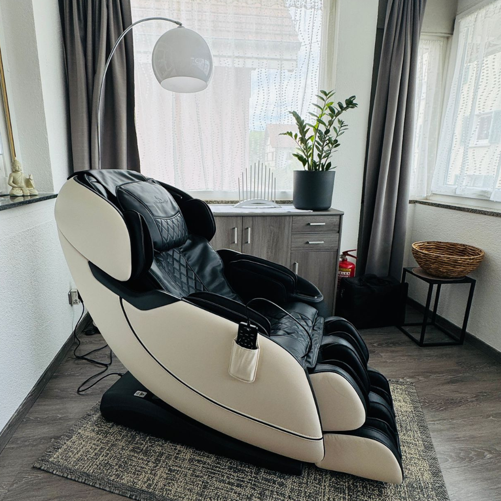 Fauteuil massant MSW-310 Pro coque blanche dans un salon