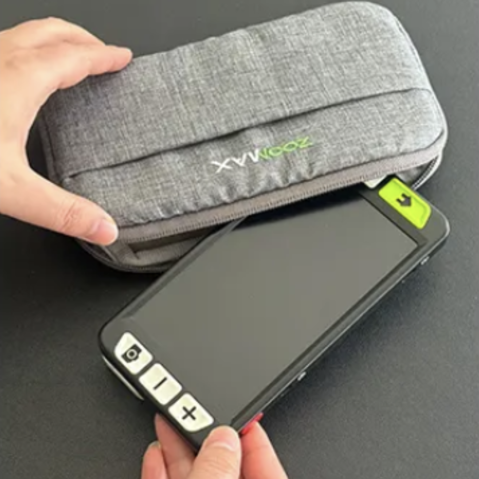 Etui gris de la loupe électronique Luna 6 de Zoomax