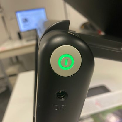 Loupe électronique CloverBookXL vue sur le bouton marche-arret