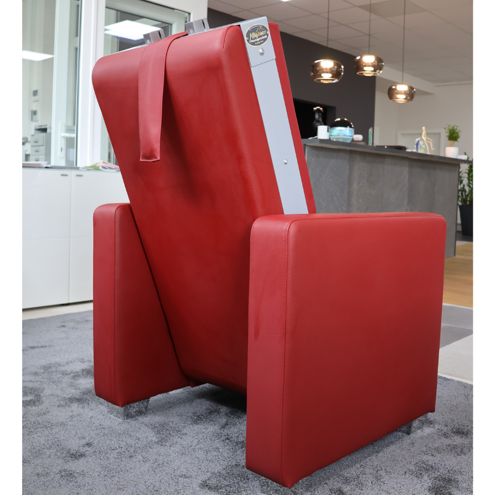 Vue arrière trois-quarts du fauteuil Silver Primera rouge