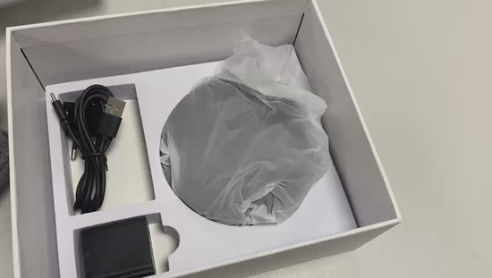 Video qui montre l'ouverture de la boite de la loupe électronique Luna 6 et plus particulièrement le chargeur sans fil