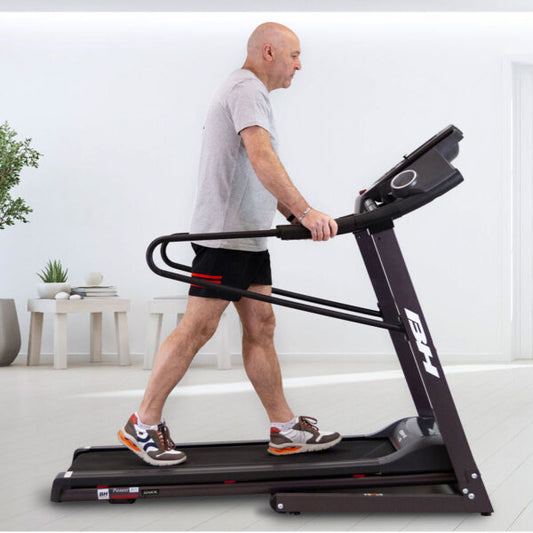 tapis de course Pioneer Senior G6484H de profil avec homme qui utilise le tapis