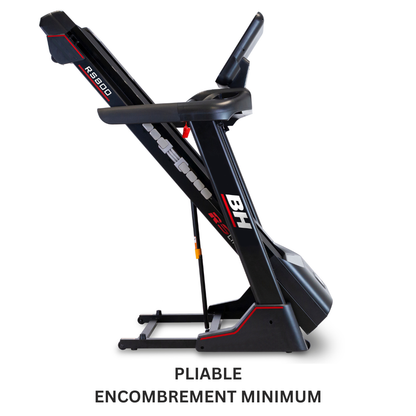 Le tapis de course G6176 rs 800 de BH Fitness en position repliée pour un encombrement minimum et un rangement facile
