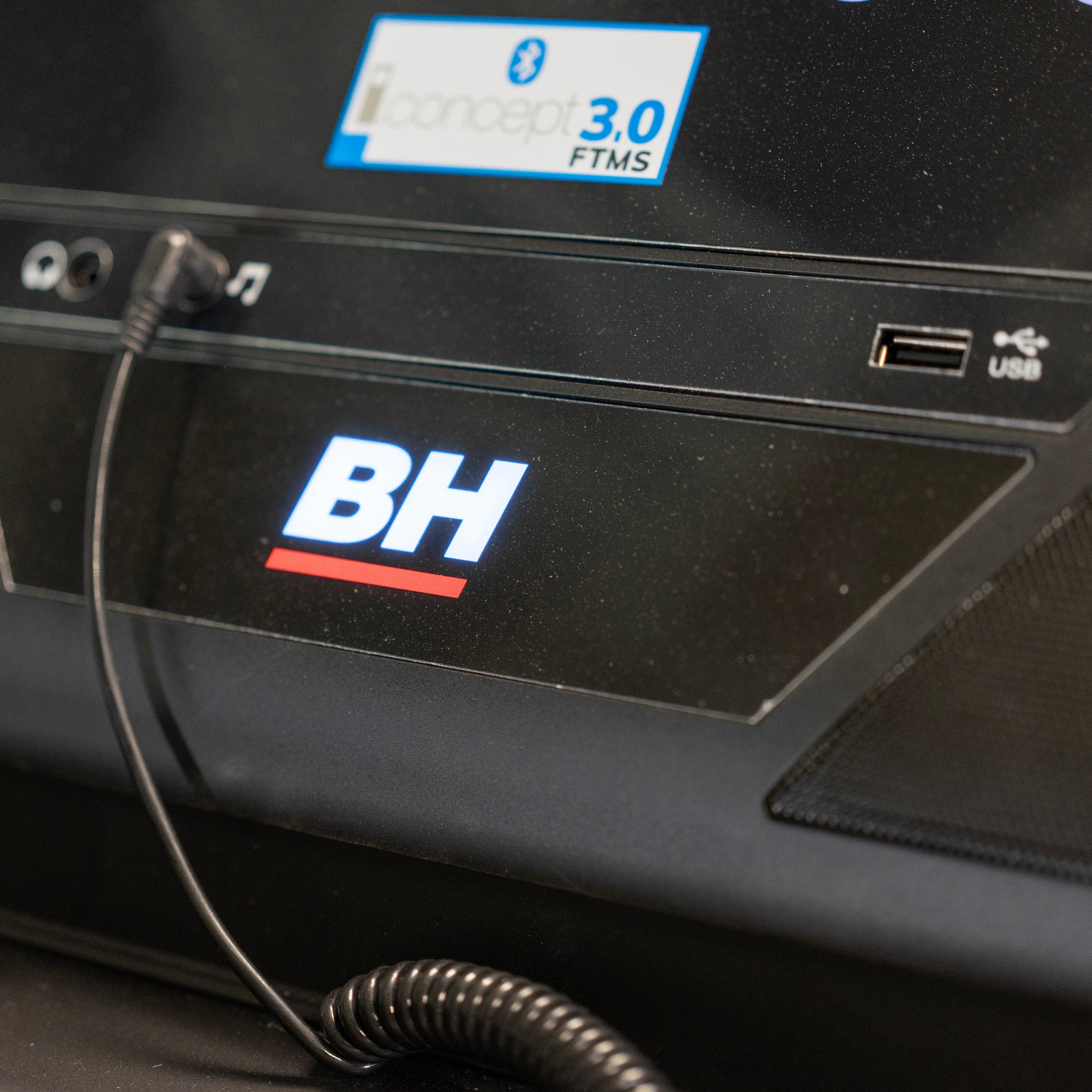 Vue de la connectivité du tapis de course G6179 rs 1000 de BH Fitness