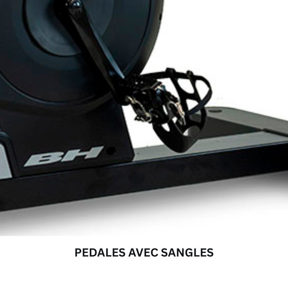 Vu de detail des pédales avec sangle pour plus de sécurité