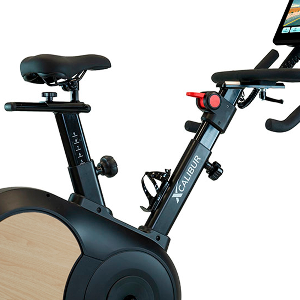Réglage multi-positions de la selle et du guidon du velo d'appartement H9340 TFT Xcalibur de BH Fitness